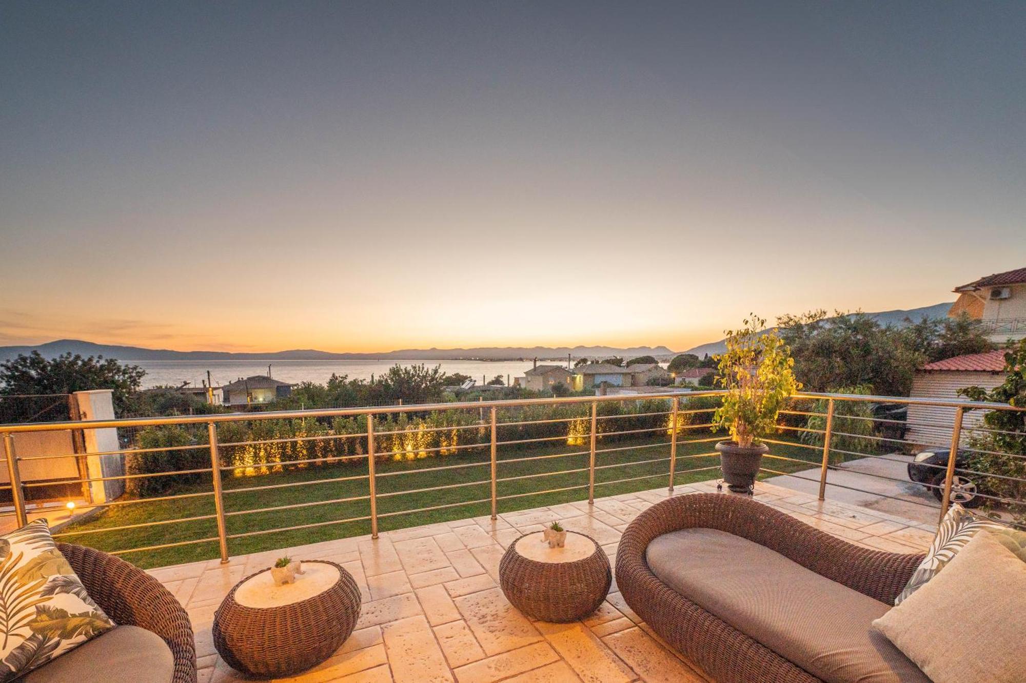 Thea Seaview Luxury Living Villa Kalamata Bagian luar foto