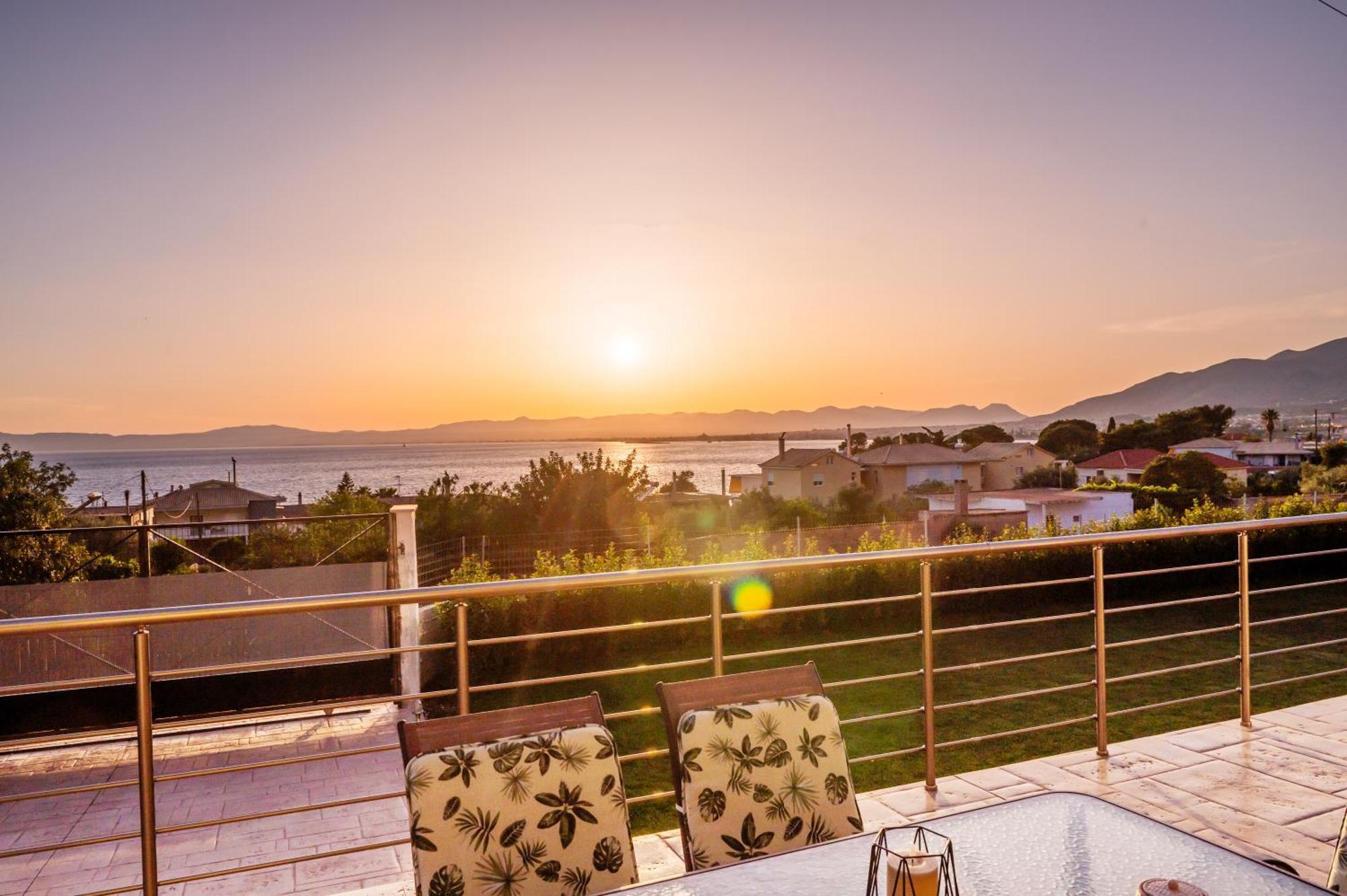 Thea Seaview Luxury Living Villa Kalamata Bagian luar foto