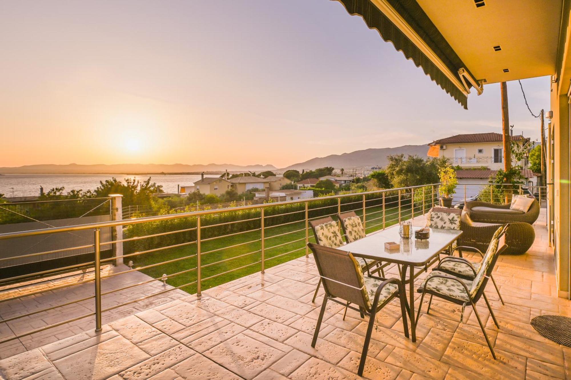 Thea Seaview Luxury Living Villa Kalamata Bagian luar foto