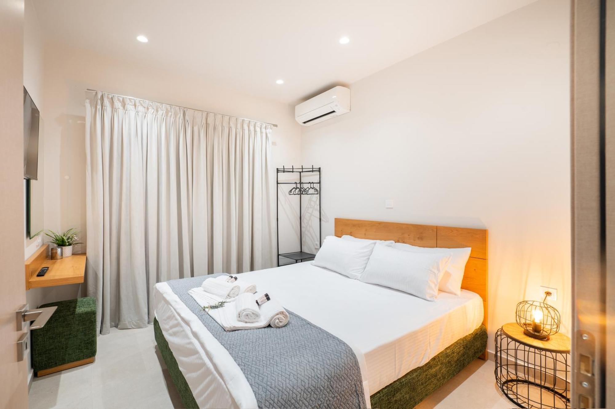 Thea Seaview Luxury Living Villa Kalamata Bagian luar foto