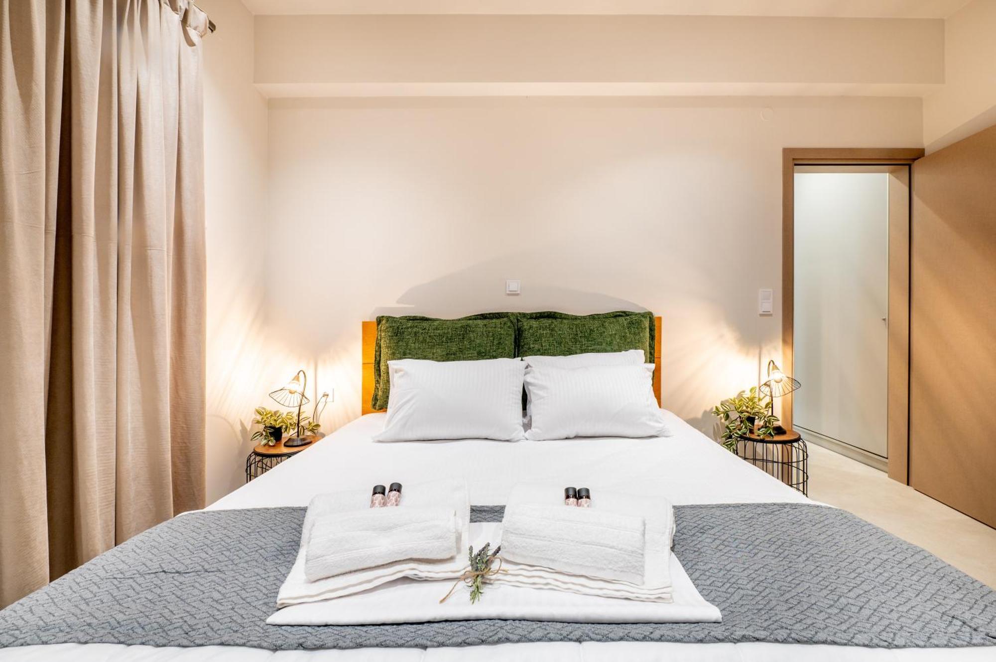 Thea Seaview Luxury Living Villa Kalamata Bagian luar foto