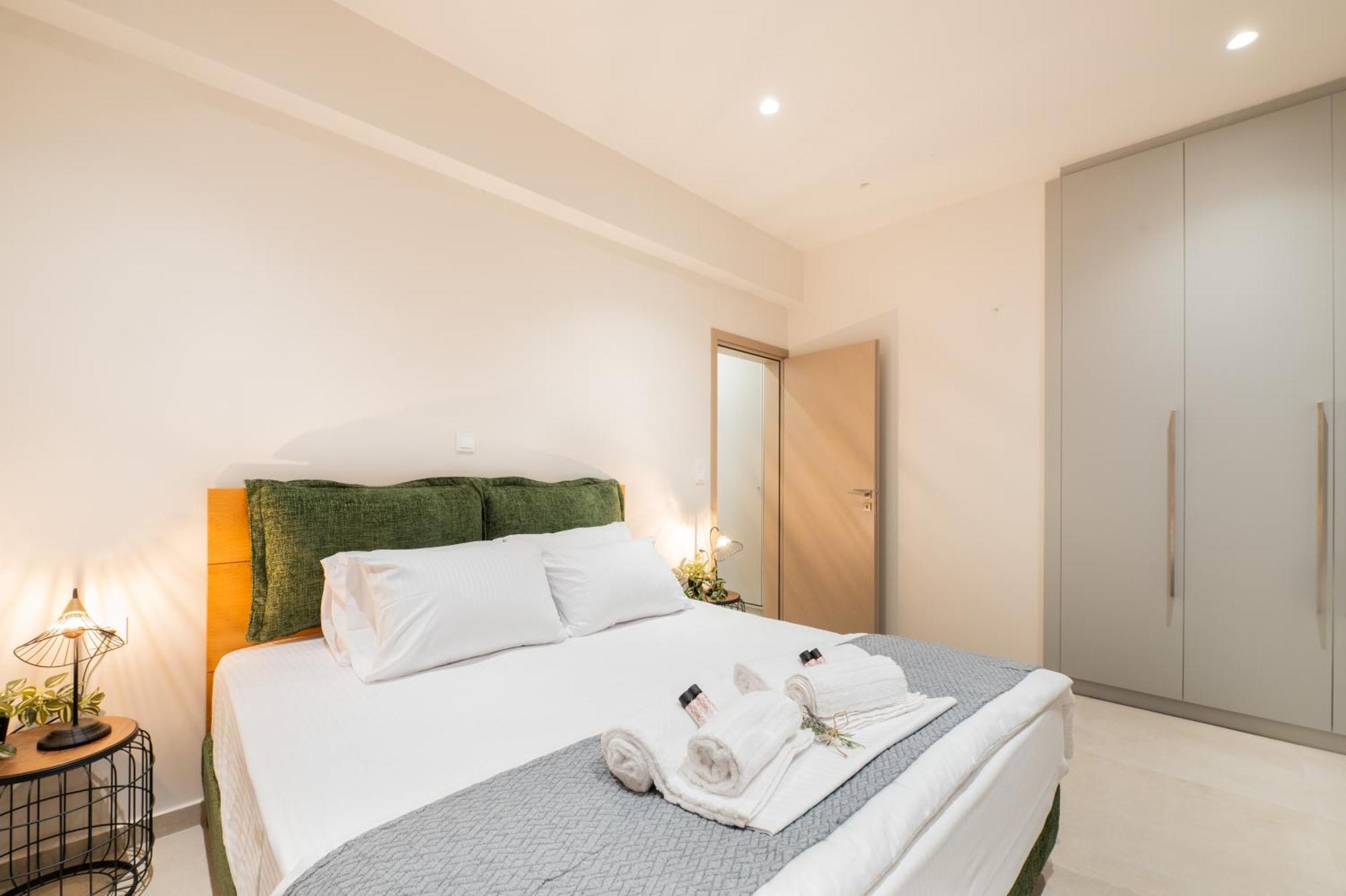 Thea Seaview Luxury Living Villa Kalamata Bagian luar foto