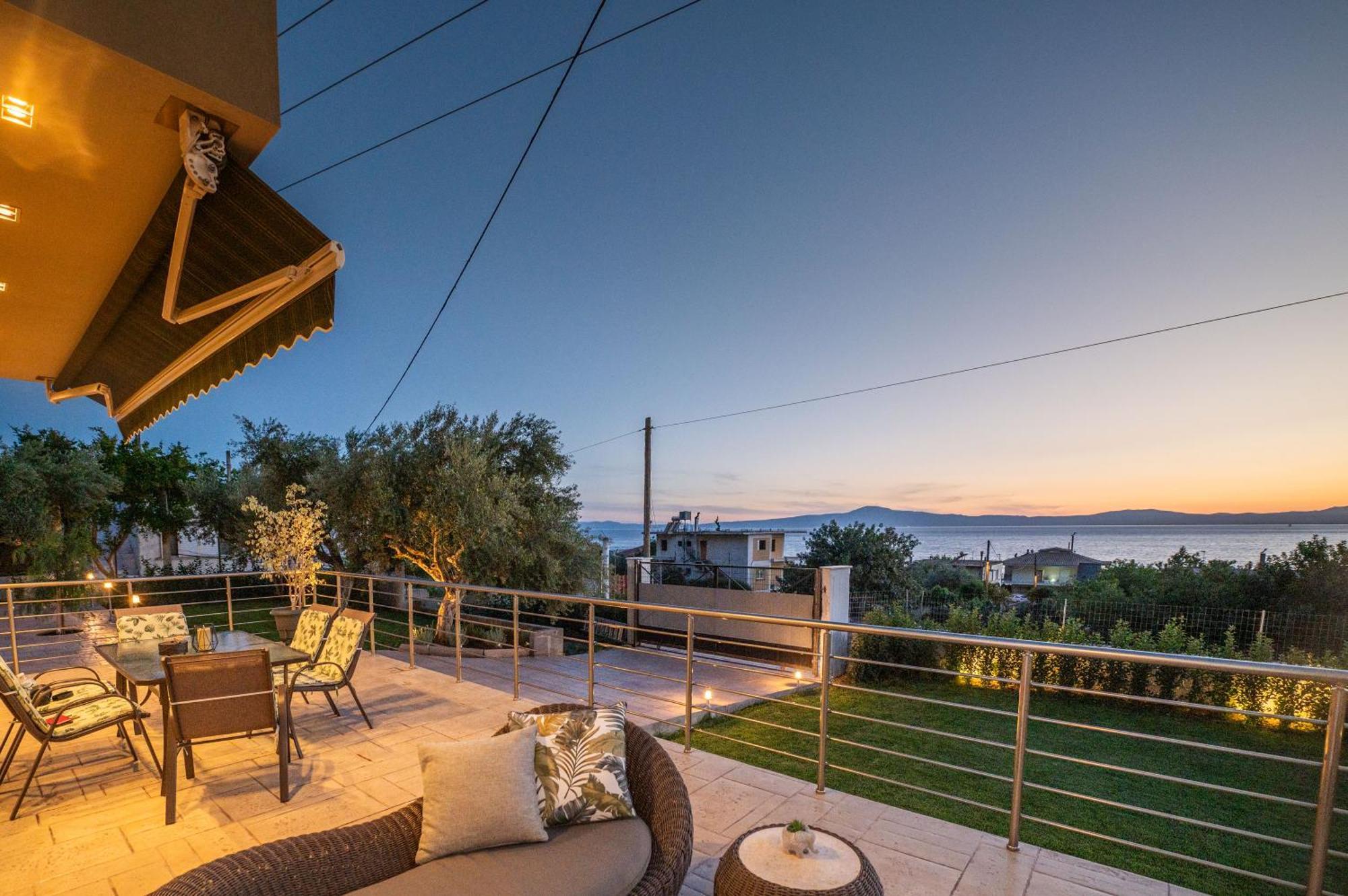 Thea Seaview Luxury Living Villa Kalamata Bagian luar foto